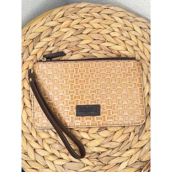 Dooney And Bourke Lilliana Leather Clutch Tan Brown Woven Embossed Wristlet Chic - Picture 1 of 5